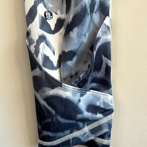 Lululemon Sz 6 Wunder Under Dance Crop 23”Black Tie Dye Fold - Picture 5 of 10